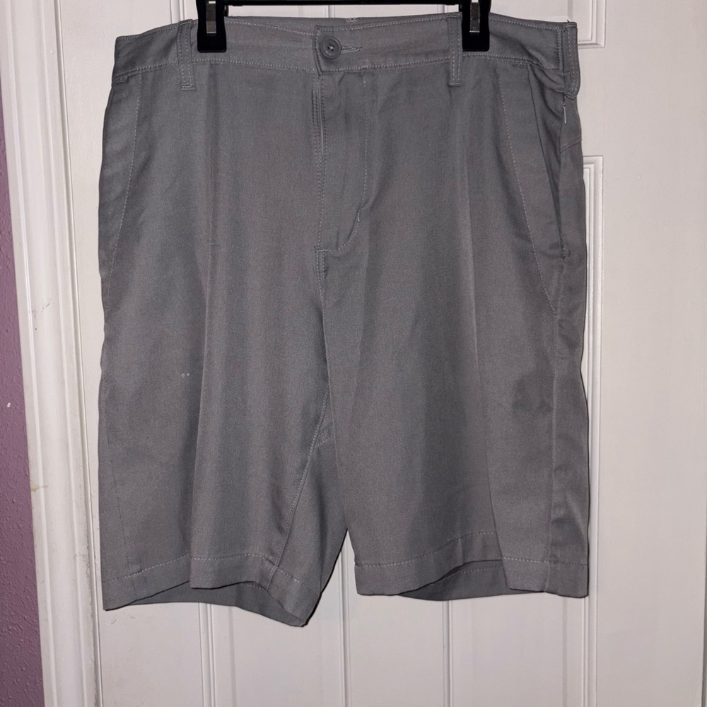 Lee Men's Flat Front Gray Shorts